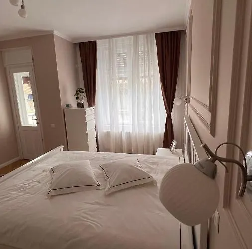 Charming Place Cotroceni * بوخارست